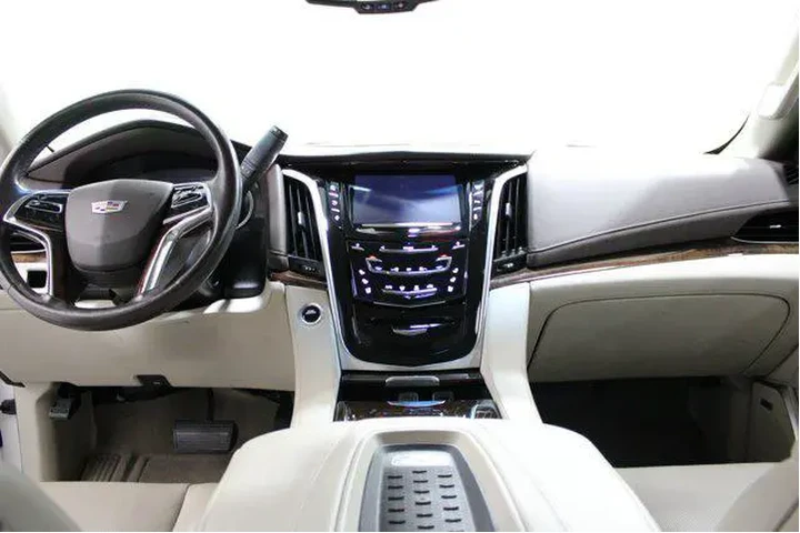 $28928 : Cadillac Escalade 2016 Stand image 2