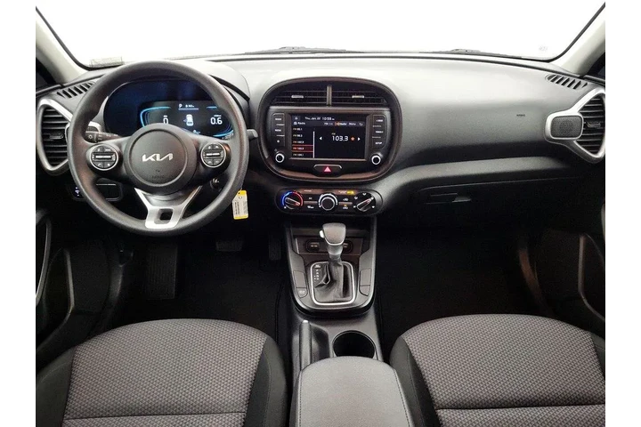 $17998 : Kia Soul 2024 LX 4dr Crossov image 9