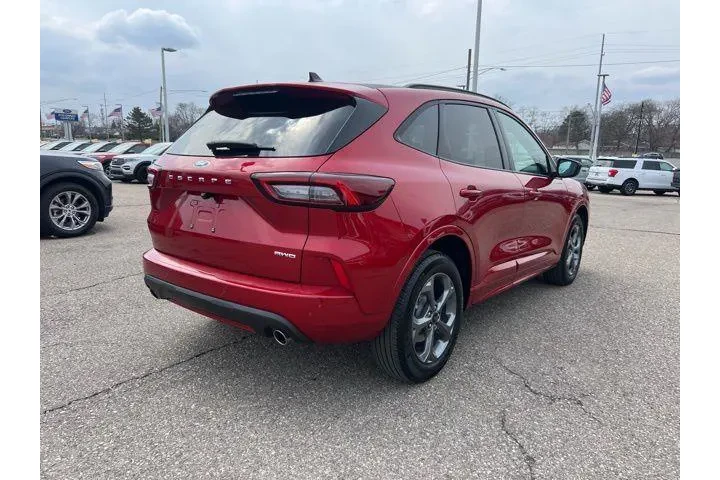 $23925 : Ford Escape 2023 AWD ST-Line image 4