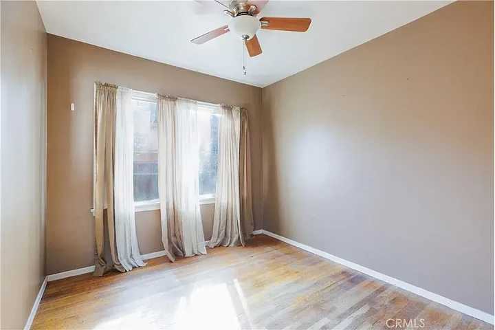 $1400 : 3 Bedrooms - Renta image 4