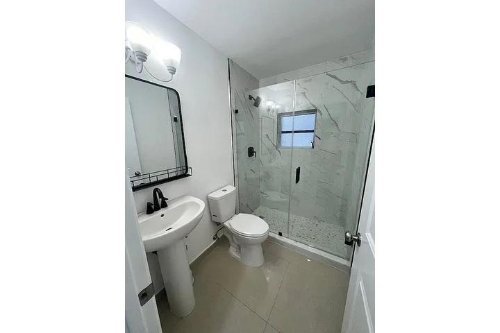 $1000 : Amazing 3 bedroom, 2 bathroom image 7