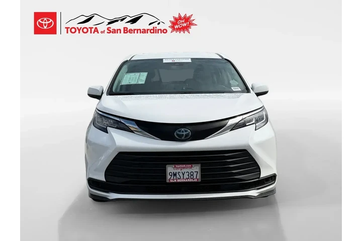 $39999 : Toyota Sienna 2023 LE 8-Pass image 8