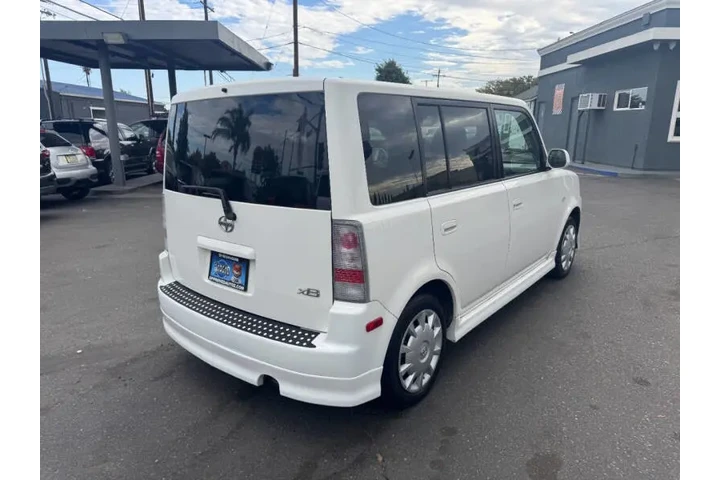 $10998 : 2006 xB image 8