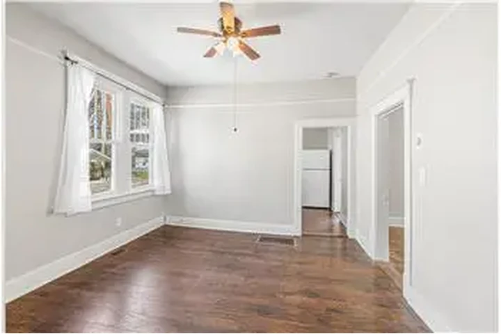 $2400 : Rental property with 3 bedro image 9