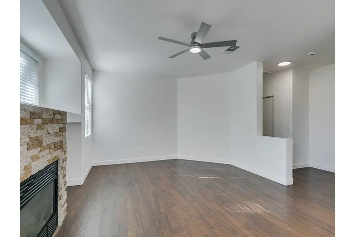 $1400 : House For Rent!! image 2