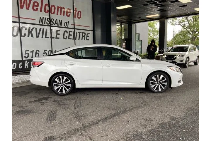 Nissan Sentra 2022 SV 4dr Se image 4