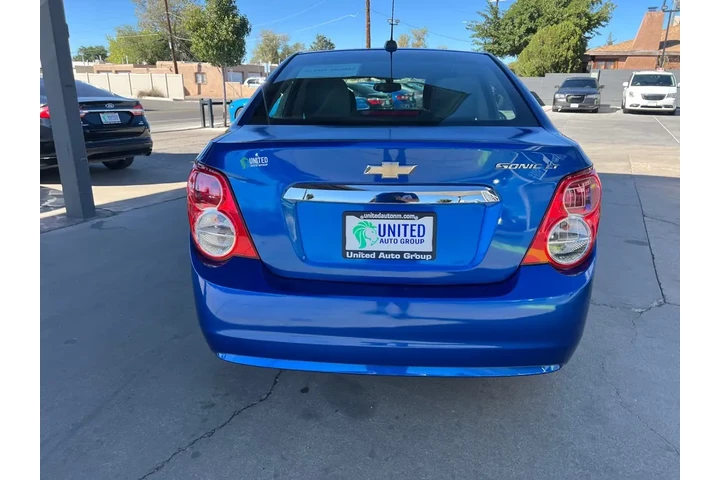 2016 Sonic LT Auto Sedan image 6