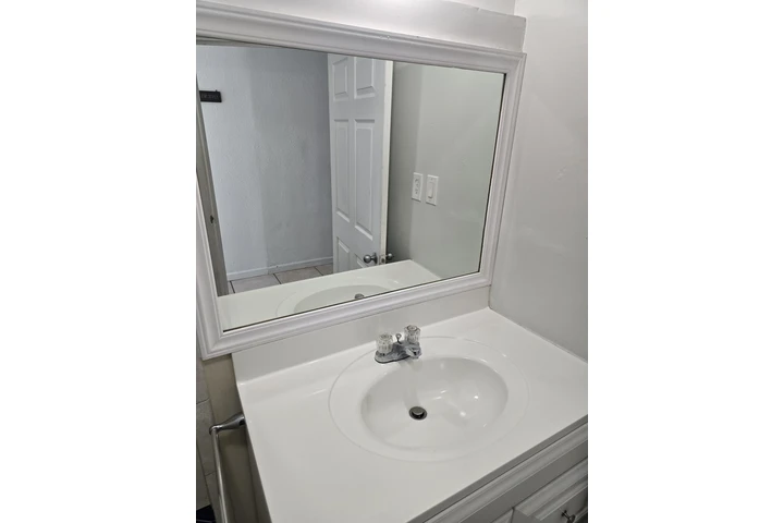 $1100 : RENTO HABITACIÓN AMUEBLADA HOY image 3