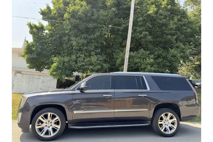 $21999 : 2017 Escalade ESV Luxury image 4