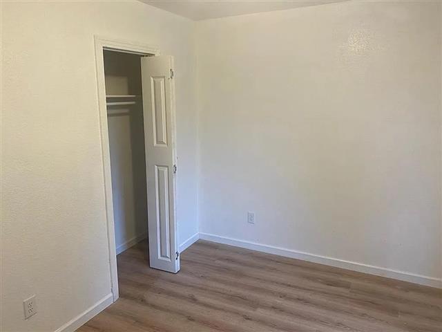 $700 : Charming 2 bed, 1 bath image 3