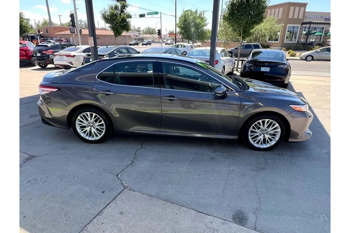 2019 Camry Hybrid XLE image 4