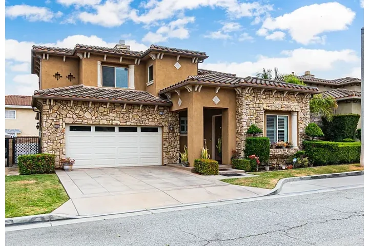 $2290 : Ready. Beautiful 4-bedroom 4 b image 1