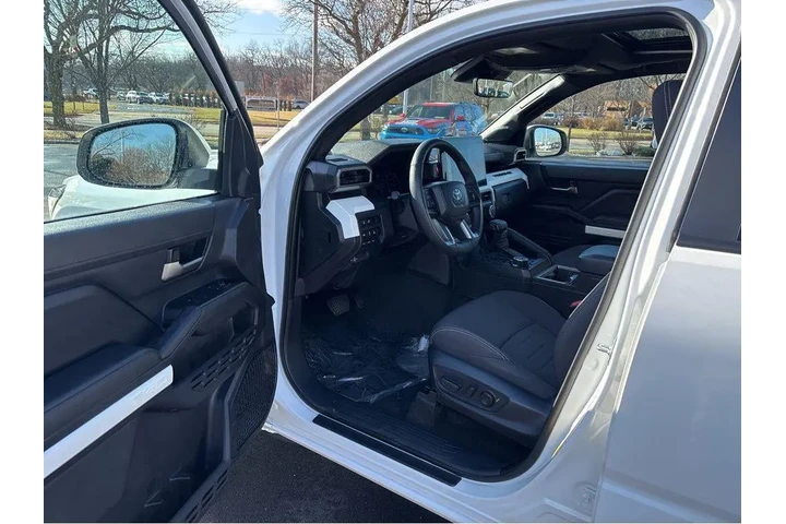 $40000 : 2024 Tacoma TRD OFFRD SB image 2