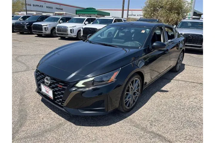 $26568 : Nissan Altima 2023 2.0 SR 4d image 3
