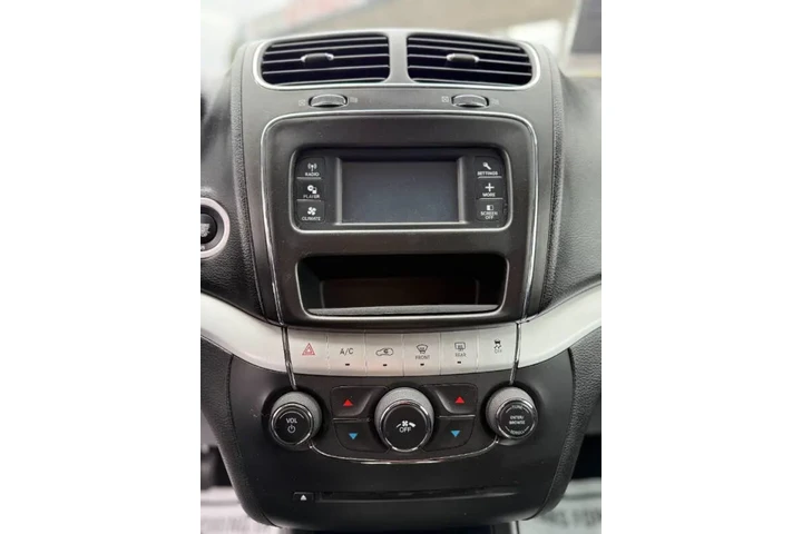 2018 Journey SE image 10