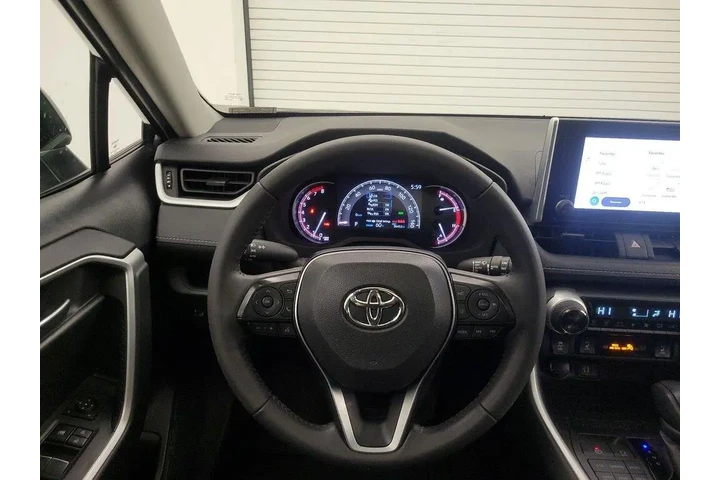 $29998 : Toyota RAV4 2023 AWD XLE 4dr image 10