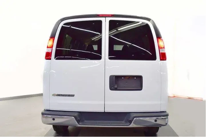 $39994 : Chevrolet Express 2024 LT 35 image 7