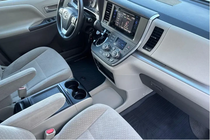 $18125 : Toyota Sienna 2017 LE Mobili image 8