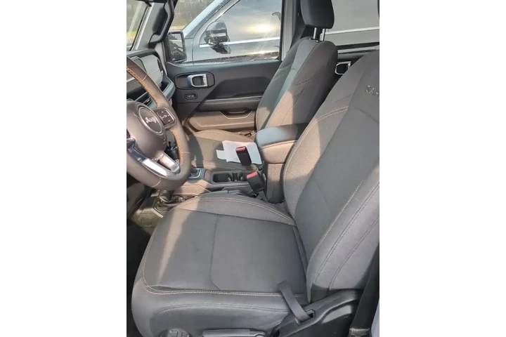 $33668 : Jeep Wrangler 2024 4x4 Sahar image 6