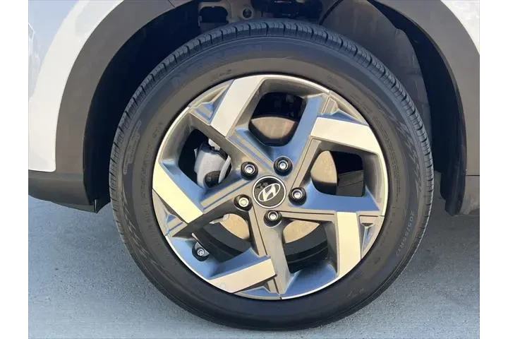 $20550 : Hyundai VENUE 2025 SEL 4dr C image 8