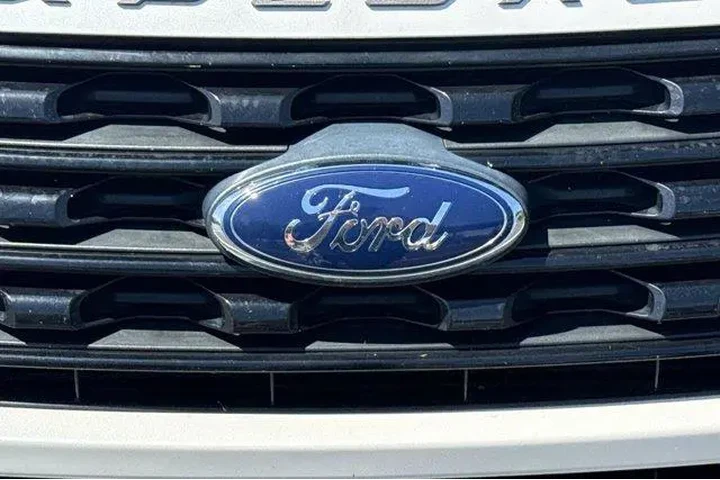 $18455 : Ford Explorer 2016 AWD Sport image 8