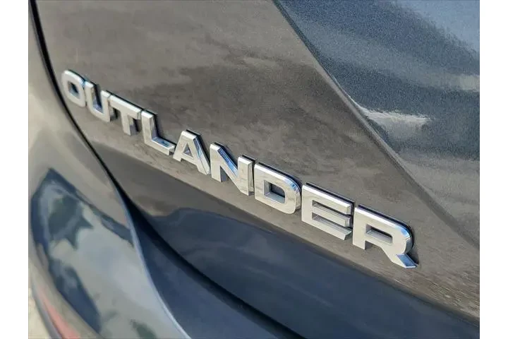 $25688 : Mitsubishi Outlander 2024 SE image 9