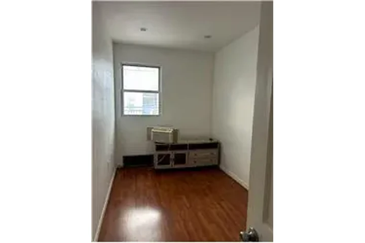 $3000 : Rental property with 3 bedro image 2