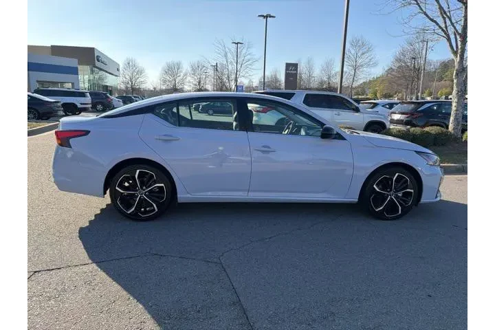 $21391 : Nissan Altima 2024 2.5 SR 4d image 8