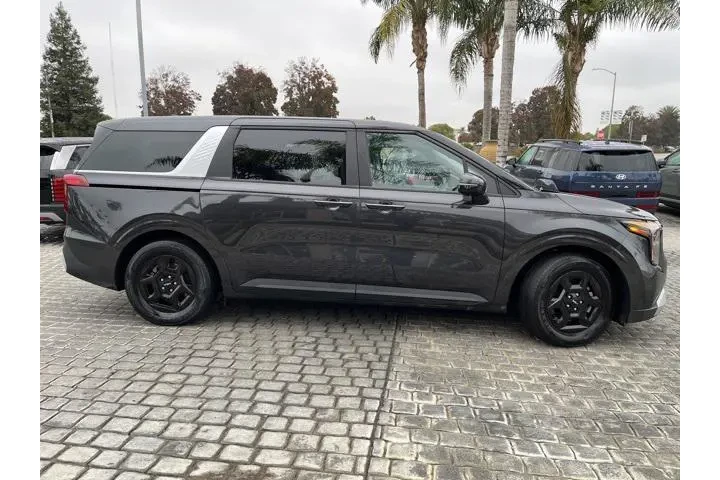 $36995 : Kia Carnival 2025 LX 4dr Min image 5