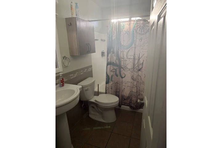 $1200 : Se Renta cuarto para compartir image 8