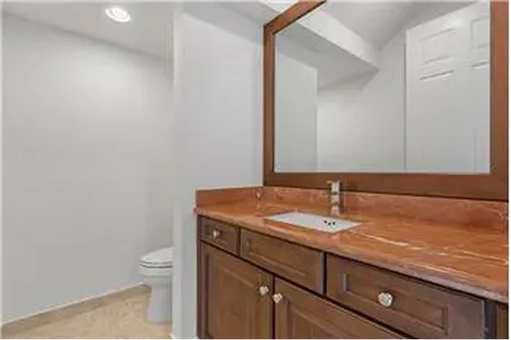 $6000 : Rental property with 5 bedro image 6