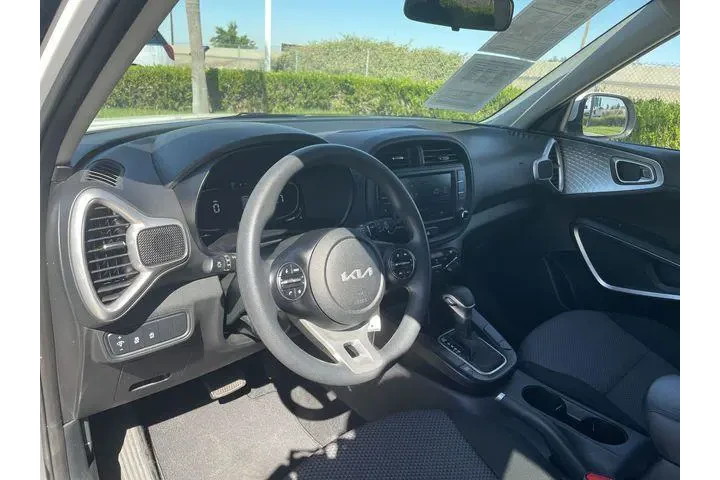 $17888 : Kia Soul 2024 S 4dr Crossove image 10