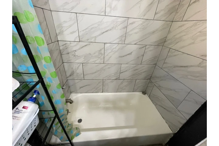 $1250 : Se renta cuarto súper amplio image 7