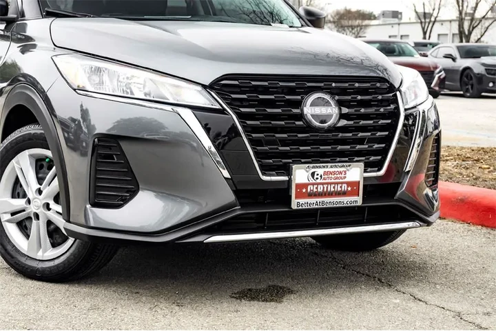 $20599 : Nissan Kicks Play 2025 S 4dr image 3