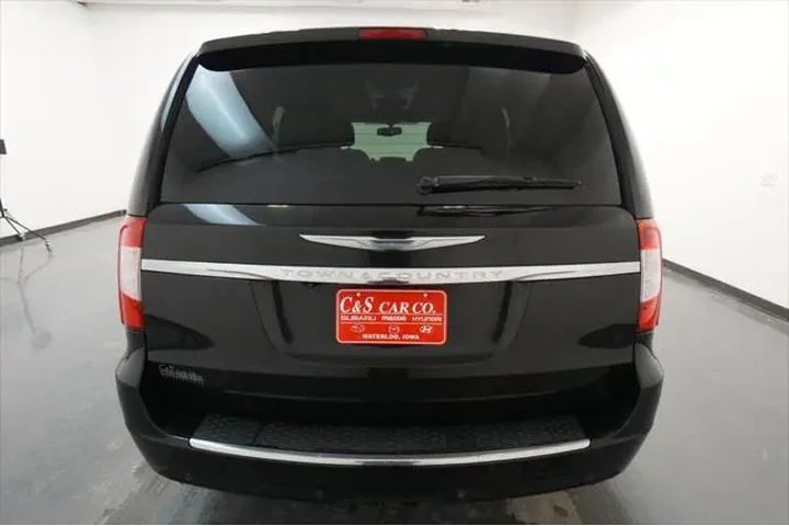 $5900 : Chrysler Town and Country 20 image 8