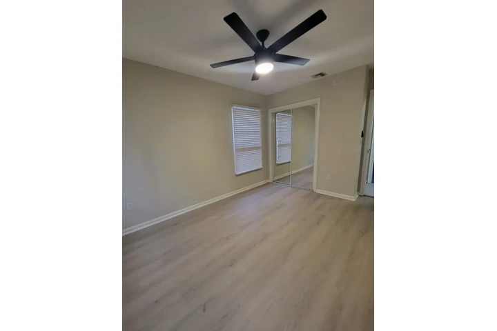 $2480 : 3 bedroom House in Los Angeles image 6