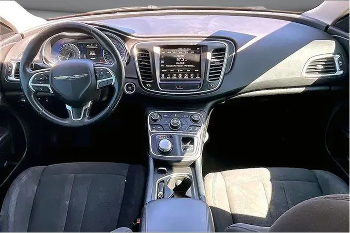 $9000 : Chrysler 200 2016 Limited 4d image 7