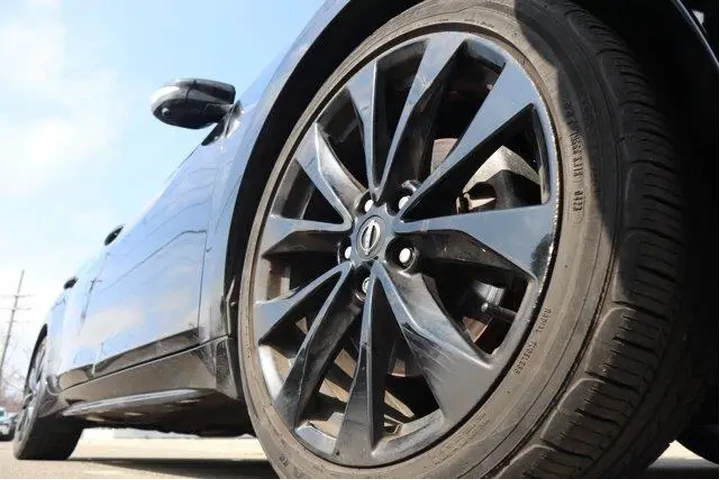 $28507 : Nissan Maxima 2023 3.5 SR 4d image 10