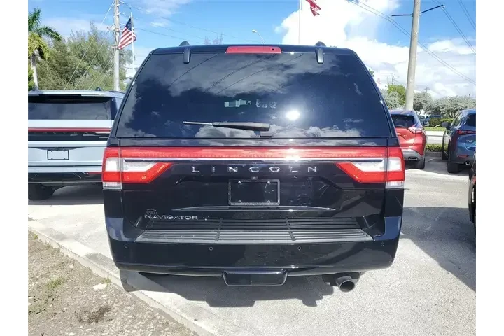 $18990 : Lincoln Navigator 2017 4x2 S image 5