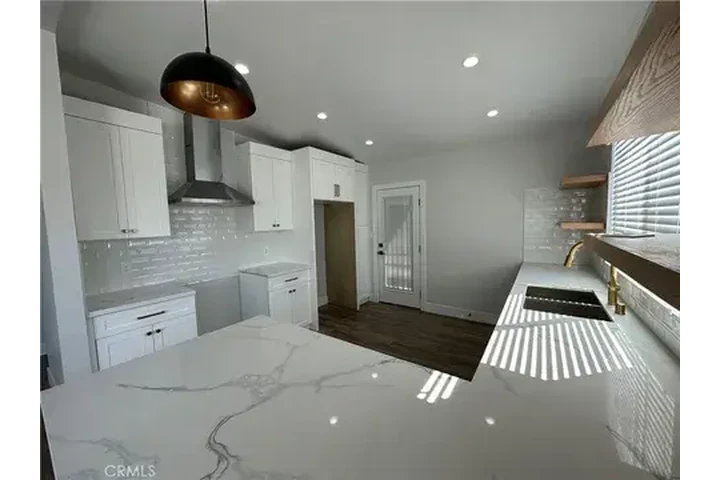 $1000 : This home boasts two spacious image 1