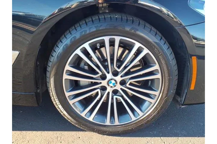 $23488 : BMW 5 Series 2020 530e iPerf image 9