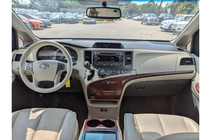 $16995 : 2012 Sienna XLE 7-Passenger A image 5