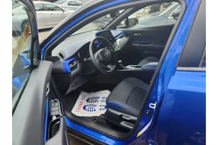 $22999 : 2020 C-HR LE image 9