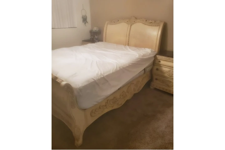 $600 : Antique Bedroom Set image 3