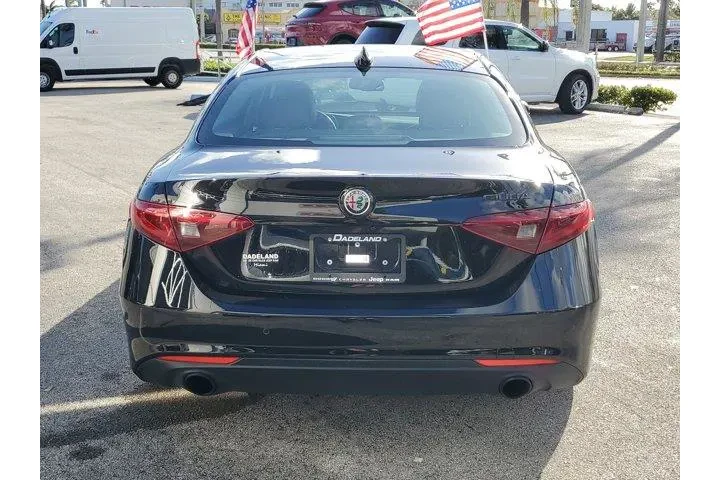 $13991 : Alfa Romeo Giulia 2019 Base image 6