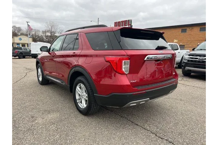 $27742 : Ford Explorer 2022 AWD XLT 4 image 6