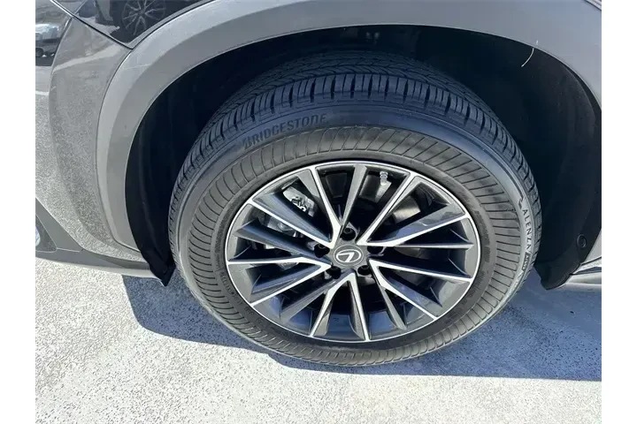 $39588 : Lexus NX 350 2022 AWD 4dr Cr image 10