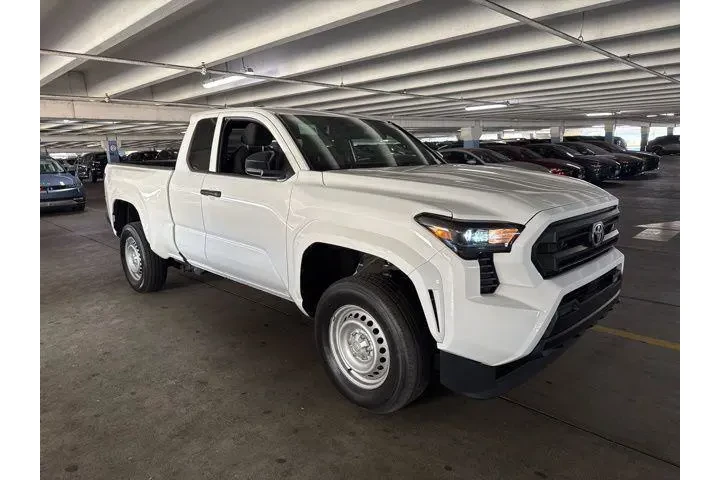 $28997 : Toyota Tacoma 2024 4x2 SR 2d image 2