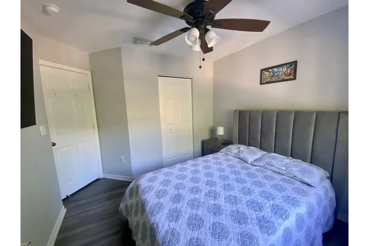 $1000 : Habitación amueblada en Doral image 2