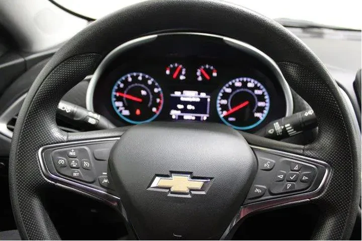 $20988 : Chevrolet Malibu 2023 LT 4dr image 8